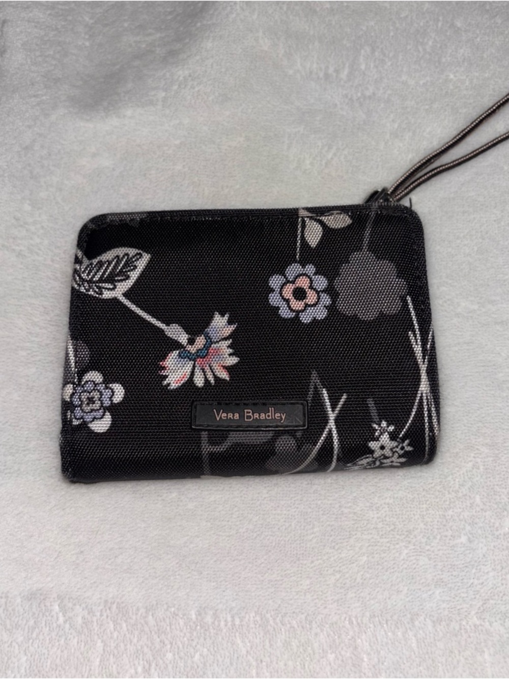 EUC Vera Bradley Lighten Up RFID Bi-Fold Wallet in Perennials Noir